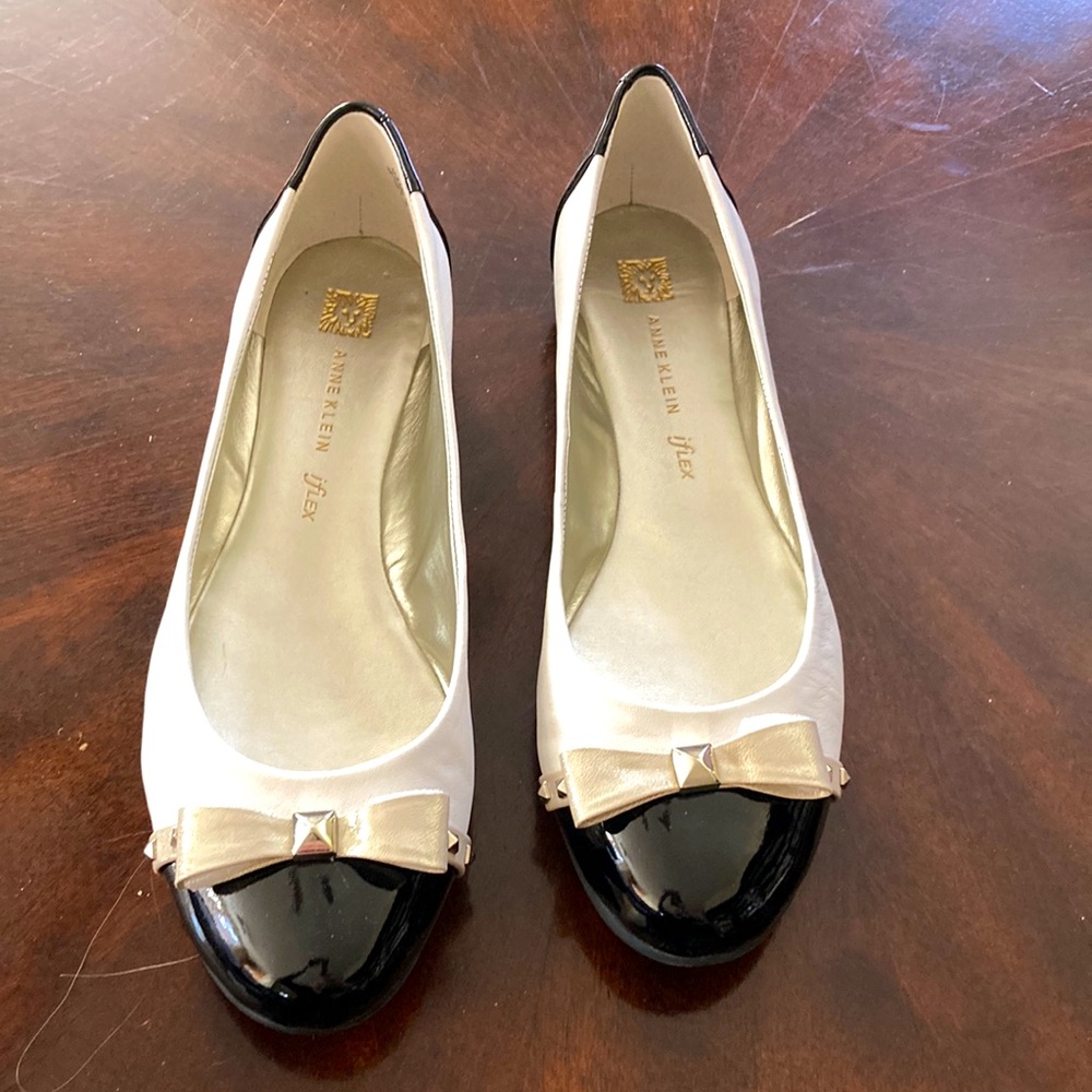Anne Klein I flex flats